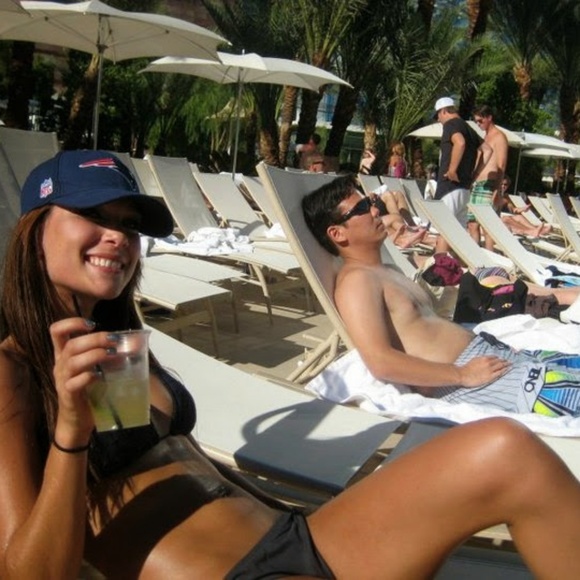 Meet Your Posher!💋 - Picture 6 of 8